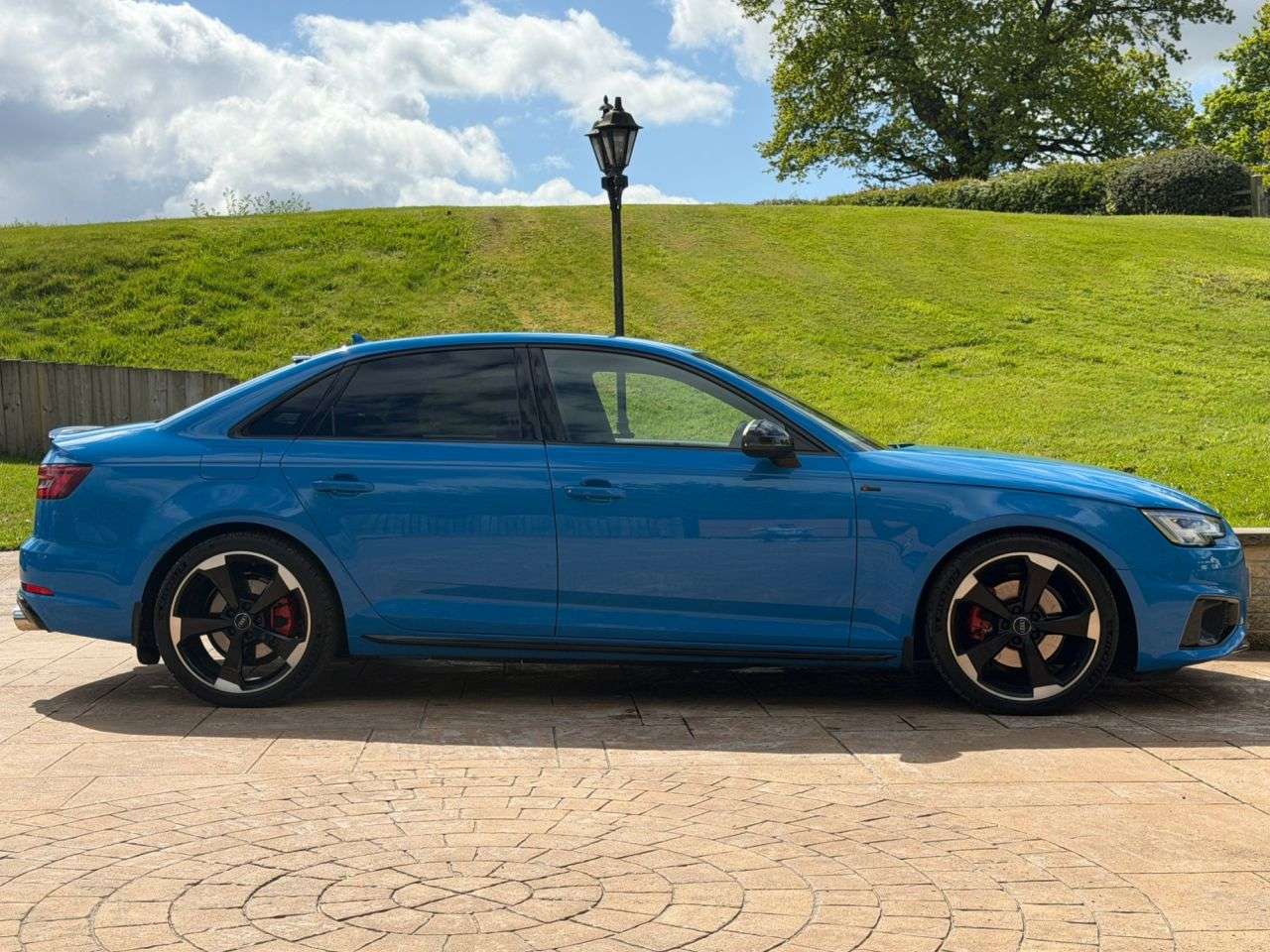 A 2019 AUDI A4 2.0 TFSI 35 Black Edition Saloon 4dr Petrol S Tronic Euro 6 (s/s) (150 ps) A 2019 AUDI A4 2.0 TFSI 35 Black Edition Saloon 4dr Petrol S Tronic Euro 6 (s/s) (150 ps)