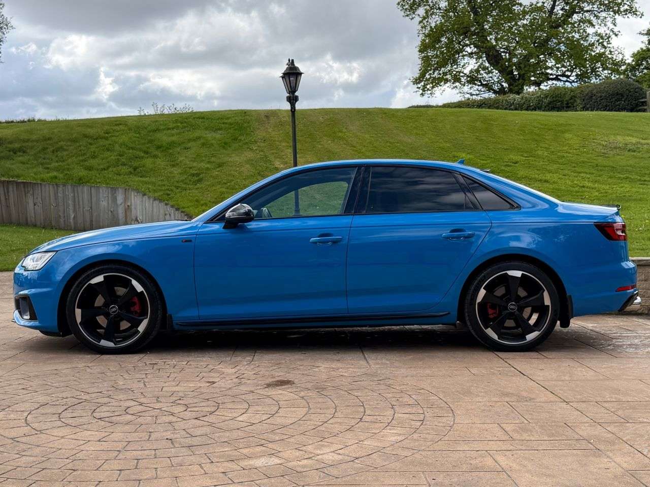 A 2019 AUDI A4 2.0 TFSI 35 Black Edition Saloon 4dr Petrol S Tronic Euro 6 (s/s) (150 ps) A 2019 AUDI A4 2.0 TFSI 35 Black Edition Saloon 4dr Petrol S Tronic Euro 6 (s/s) (150 ps)