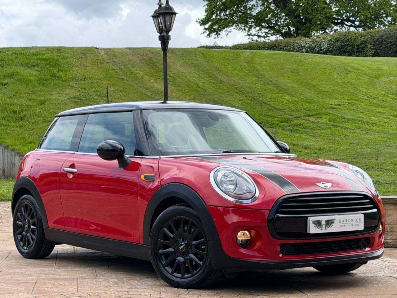 A 2017 MINI HATCH 1.5 Cooper Hatchback 3dr Petrol Manual Euro 6 (s/s) (136 ps) FULL SERVICE H A 2017 MINI HATCH 1.5 Cooper Hatchback 3dr Petrol Manual Euro 6 (s/s) (136 ps) FULL SERVICE H