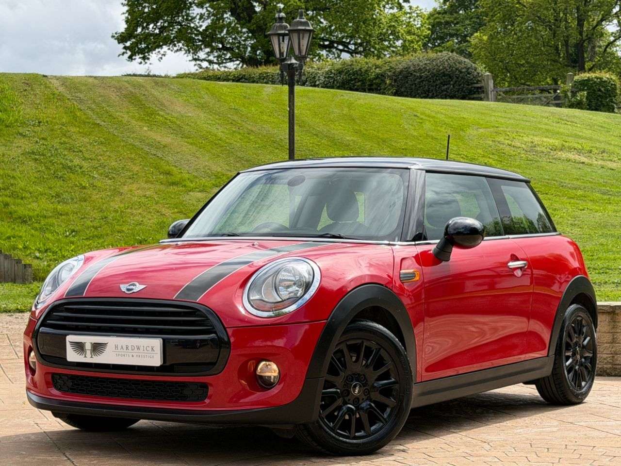 A 2017 MINI HATCH 1.5 Cooper Hatchback 3dr Petrol Manual Euro 6 (s/s) (136 ps) FULL SERVICE H A 2017 MINI HATCH 1.5 Cooper Hatchback 3dr Petrol Manual Euro 6 (s/s) (136 ps) FULL SERVICE H