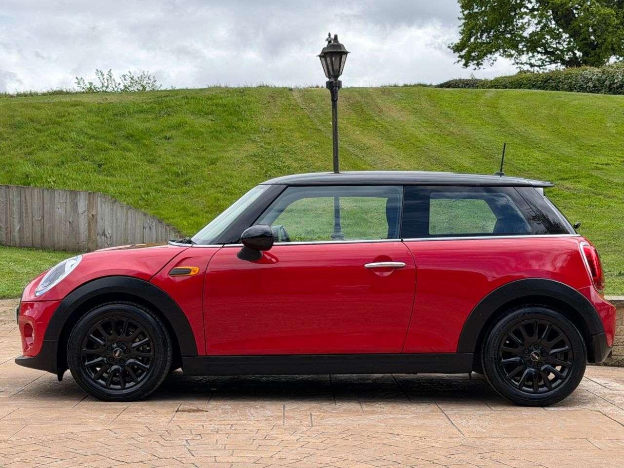 A 2017 MINI HATCH 1.5 Cooper Hatchback 3dr Petrol Manual Euro 6 (s/s) (136 ps) FULL SERVICE H A 2017 MINI HATCH 1.5 Cooper Hatchback 3dr Petrol Manual Euro 6 (s/s) (136 ps) FULL SERVICE H