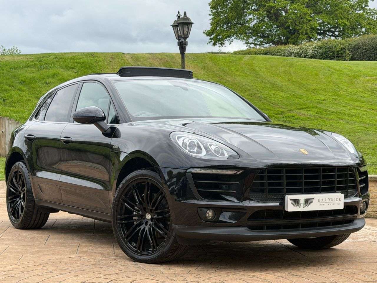 A 2017 PORSCHE MACAN 3.0 TD V6 S SUV 5dr Diesel PDK 4WD Euro 6 (s/s) (258 ps) 23 Inch wheels-bla A 2017 PORSCHE MACAN 3.0 TD V6 S SUV 5dr Diesel PDK 4WD Euro 6 (s/s) (258 ps) 23 Inch wheels-bla