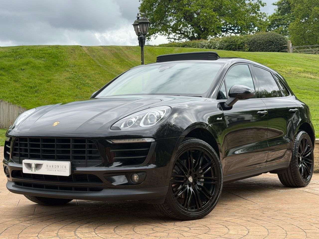 A 2017 PORSCHE MACAN 3.0 TD V6 S SUV 5dr Diesel PDK 4WD Euro 6 (s/s) (258 ps) 23 Inch wheels-bla A 2017 PORSCHE MACAN 3.0 TD V6 S SUV 5dr Diesel PDK 4WD Euro 6 (s/s) (258 ps) 23 Inch wheels-bla