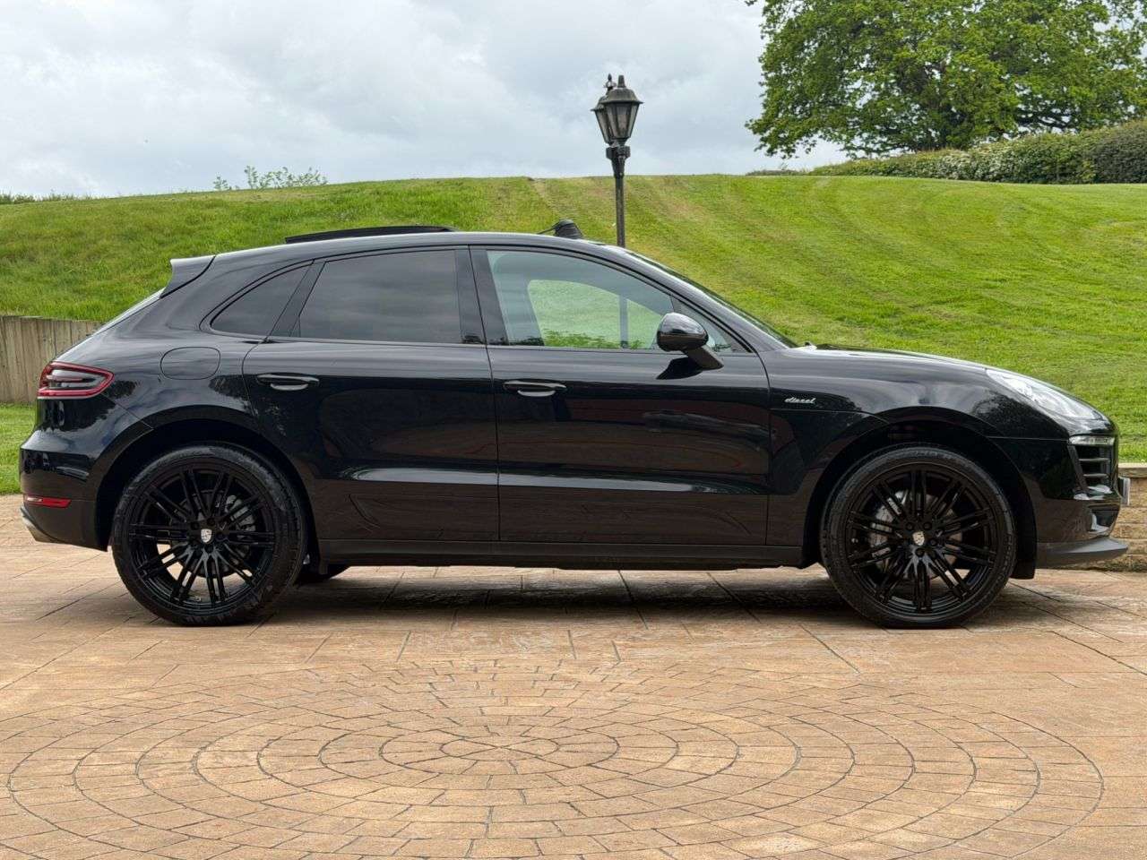 A 2017 PORSCHE MACAN 3.0 TD V6 S SUV 5dr Diesel PDK 4WD Euro 6 (s/s) (258 ps) 23 Inch wheels-bla A 2017 PORSCHE MACAN 3.0 TD V6 S SUV 5dr Diesel PDK 4WD Euro 6 (s/s) (258 ps) 23 Inch wheels-bla