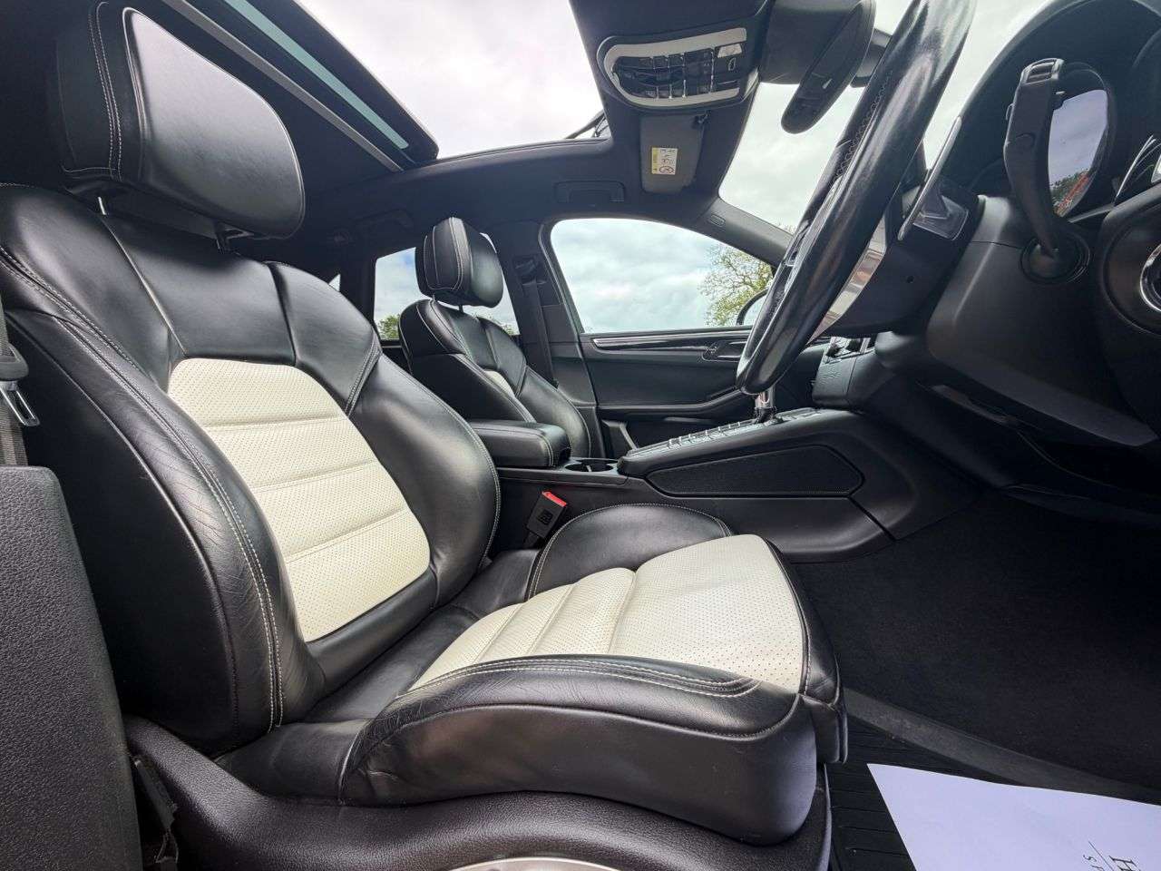 2017 PORSCHE MACAN 2017 PORSCHE MACAN