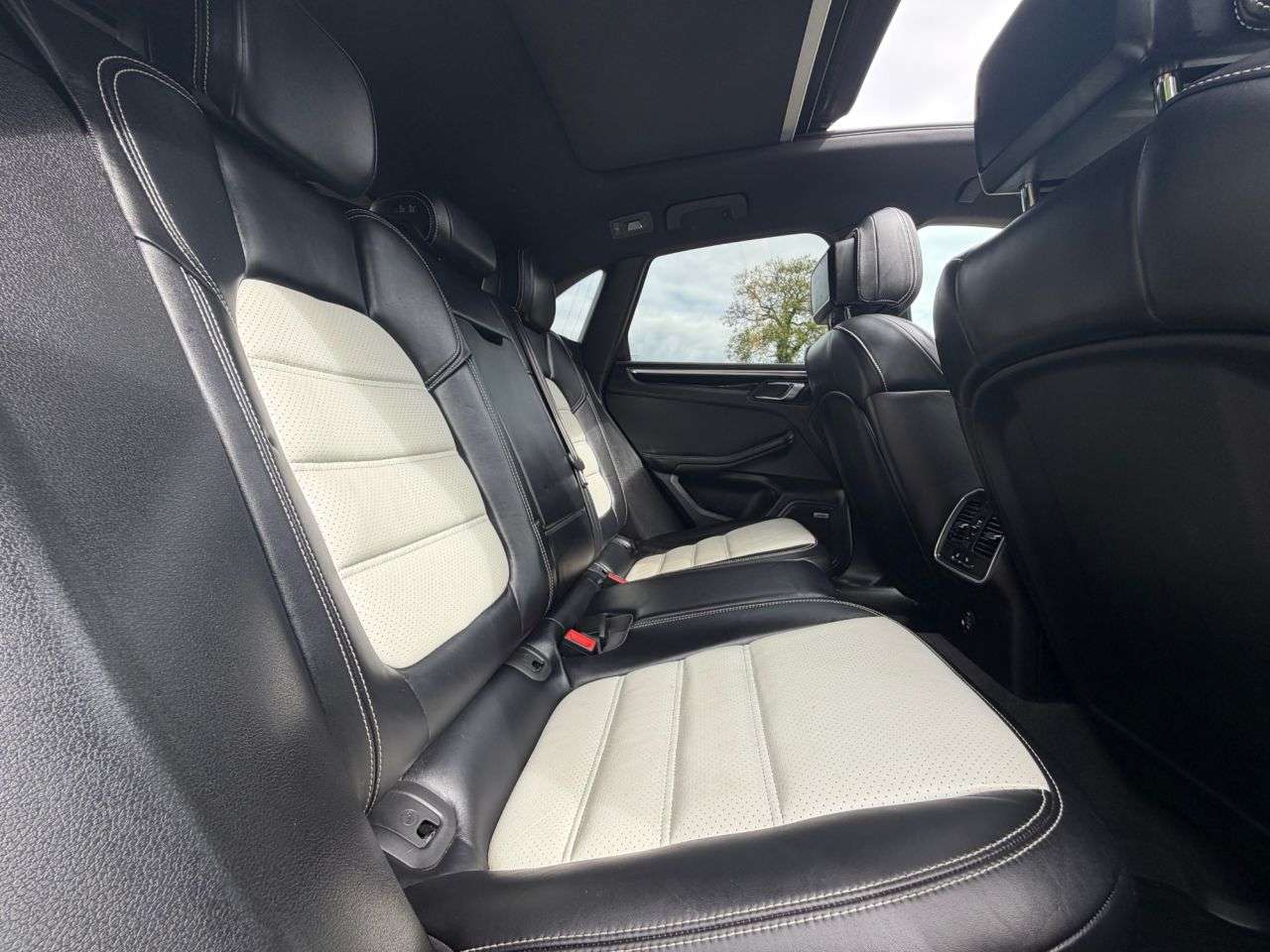2017 PORSCHE MACAN 2017 PORSCHE MACAN