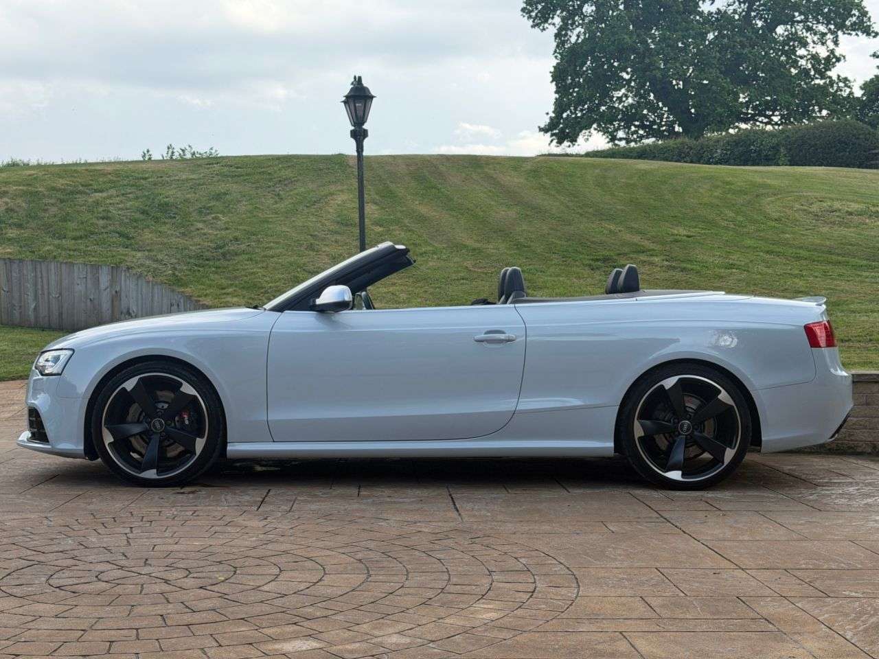A 2014 AUDI RS5 4.2 FSI V8 Cabriolet 2dr Petrol S Tronic quattro Euro 5 (450 ps) STUNNING E A 2014 AUDI RS5 4.2 FSI V8 Cabriolet 2dr Petrol S Tronic quattro Euro 5 (450 ps) STUNNING E