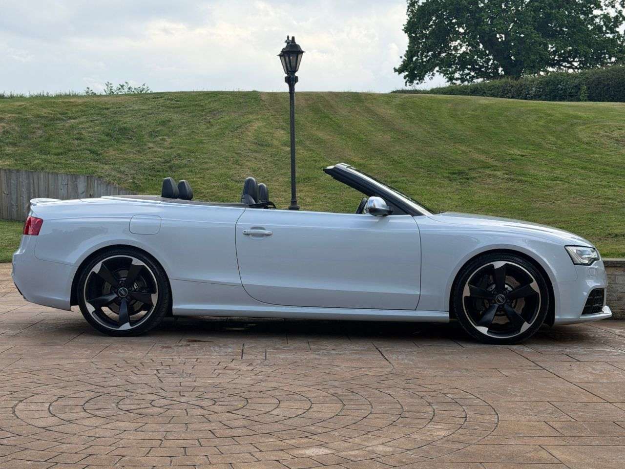 A 2014 AUDI RS5 4.2 FSI V8 Cabriolet 2dr Petrol S Tronic quattro Euro 5 (450 ps) STUNNING E A 2014 AUDI RS5 4.2 FSI V8 Cabriolet 2dr Petrol S Tronic quattro Euro 5 (450 ps) STUNNING E