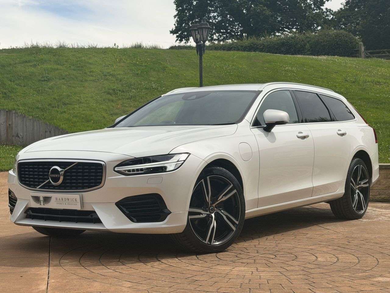 A 2018 VOLVO V90 2.0h T8 Twin Engine 10.4kWh R-Design Pro Estate 5dr Petrol Plug-in Hybrid A A 2018 VOLVO V90 2.0h T8 Twin Engine 10.4kWh R-Design Pro Estate 5dr Petrol Plug-in Hybrid A