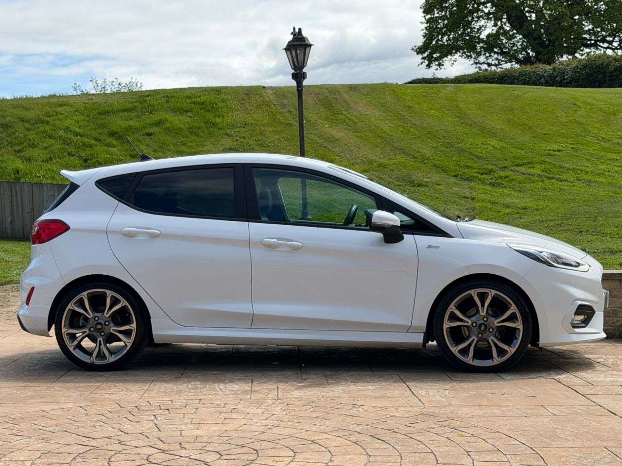A 2020 FORD FIESTA 1.0T EcoBoost MHEV ST-Line X Edition Hatchback 5dr Petrol Manual Euro 6 (s/ A 2020 FORD FIESTA 1.0T EcoBoost MHEV ST-Line X Edition Hatchback 5dr Petrol Manual Euro 6 (s/