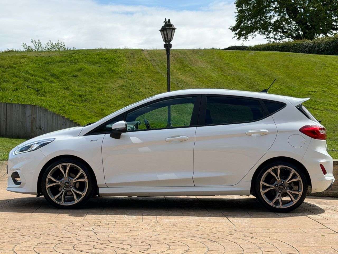 A 2020 FORD FIESTA 1.0T EcoBoost MHEV ST-Line X Edition Hatchback 5dr Petrol Manual Euro 6 (s/ A 2020 FORD FIESTA 1.0T EcoBoost MHEV ST-Line X Edition Hatchback 5dr Petrol Manual Euro 6 (s/