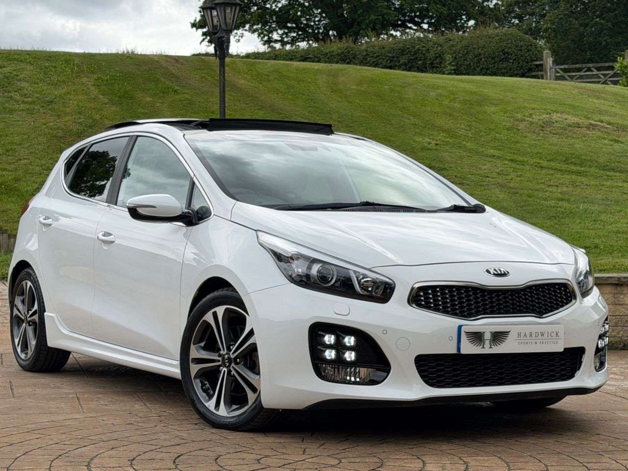 A 2018 KIA CEED 1.6 CRDi GT-Line S Hatchback 5dr Diesel DCT Euro 6 (s/s) (134 bhp) FSH-2 KE A 2018 KIA CEED 1.6 CRDi GT-Line S Hatchback 5dr Diesel DCT Euro 6 (s/s) (134 bhp) FSH-2 KE
