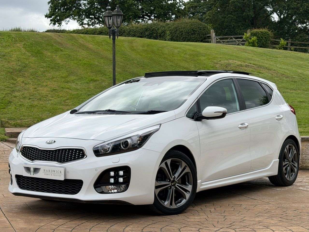 A 2018 KIA CEED 1.6 CRDi GT-Line S Hatchback 5dr Diesel DCT Euro 6 (s/s) (134 bhp) FSH-2 KE A 2018 KIA CEED 1.6 CRDi GT-Line S Hatchback 5dr Diesel DCT Euro 6 (s/s) (134 bhp) FSH-2 KE