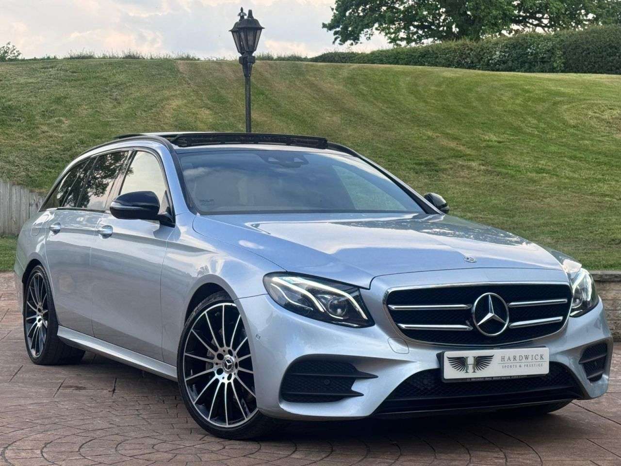A 2017 MERCEDES-BENZ E-CLASS 2.0 E220d AMG Line (Premium Plus) Estate 5dr Diesel G-Tronic+ Euro 6 (s/s) A 2017 MERCEDES-BENZ E-CLASS 2.0 E220d AMG Line (Premium Plus) Estate 5dr Diesel G-Tronic+ Euro 6 (s/s)