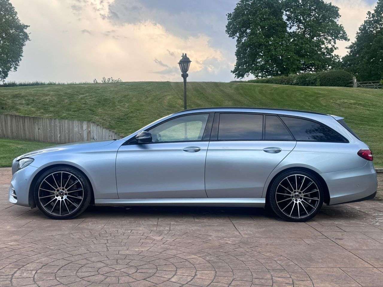 A 2017 MERCEDES-BENZ E-CLASS 2.0 E220d AMG Line (Premium Plus) Estate 5dr Diesel G-Tronic+ Euro 6 (s/s) A 2017 MERCEDES-BENZ E-CLASS 2.0 E220d AMG Line (Premium Plus) Estate 5dr Diesel G-Tronic+ Euro 6 (s/s)