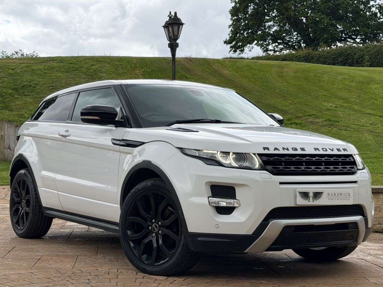 A 2011 LAND ROVER RANGE ROVER EVOQUE 2.2 SD4 Dynamic Coupe 3dr Diesel Auto 4WD Euro 5 (190 ps) WINGED BACKED SEA A 2011 LAND ROVER RANGE ROVER EVOQUE 2.2 SD4 Dynamic Coupe 3dr Diesel Auto 4WD Euro 5 (190 ps) WINGED BACKED SEA