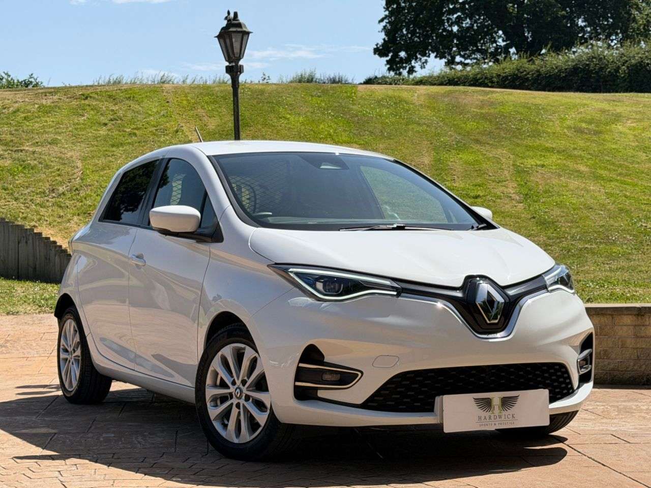 A 2022 RENAULT ZOE R110 EV50 52kWh Business+ Car Derived Van 5dr Electric Auto (Rapid Charge) A 2022 RENAULT ZOE R110 EV50 52kWh Business+ Car Derived Van 5dr Electric Auto (Rapid Charge)