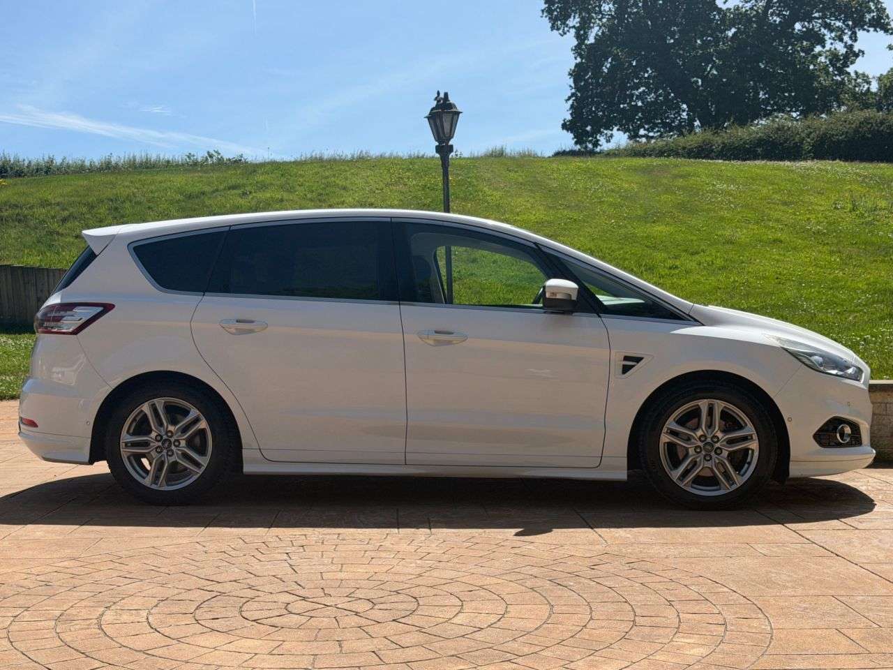 A 2016 FORD S-MAX 2.0 TDCi Titanium Sport MPV 5dr Diesel Manual Euro 6 (s/s) (180 ps) 2 KEYS- A 2016 FORD S-MAX 2.0 TDCi Titanium Sport MPV 5dr Diesel Manual Euro 6 (s/s) (180 ps) 2 KEYS-