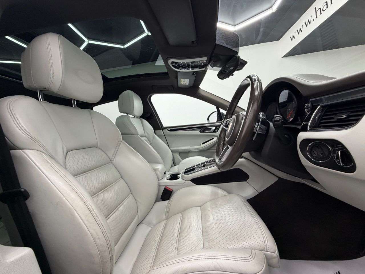 2017 PORSCHE MACAN 2017 PORSCHE MACAN