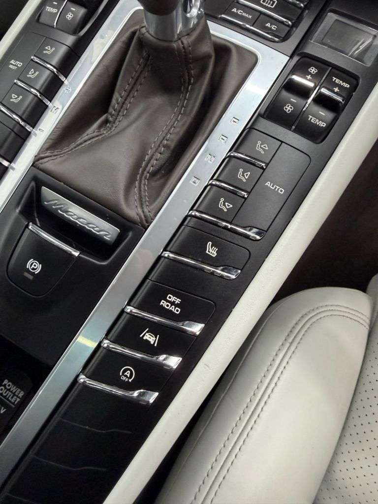 2017 PORSCHE MACAN 2017 PORSCHE MACAN