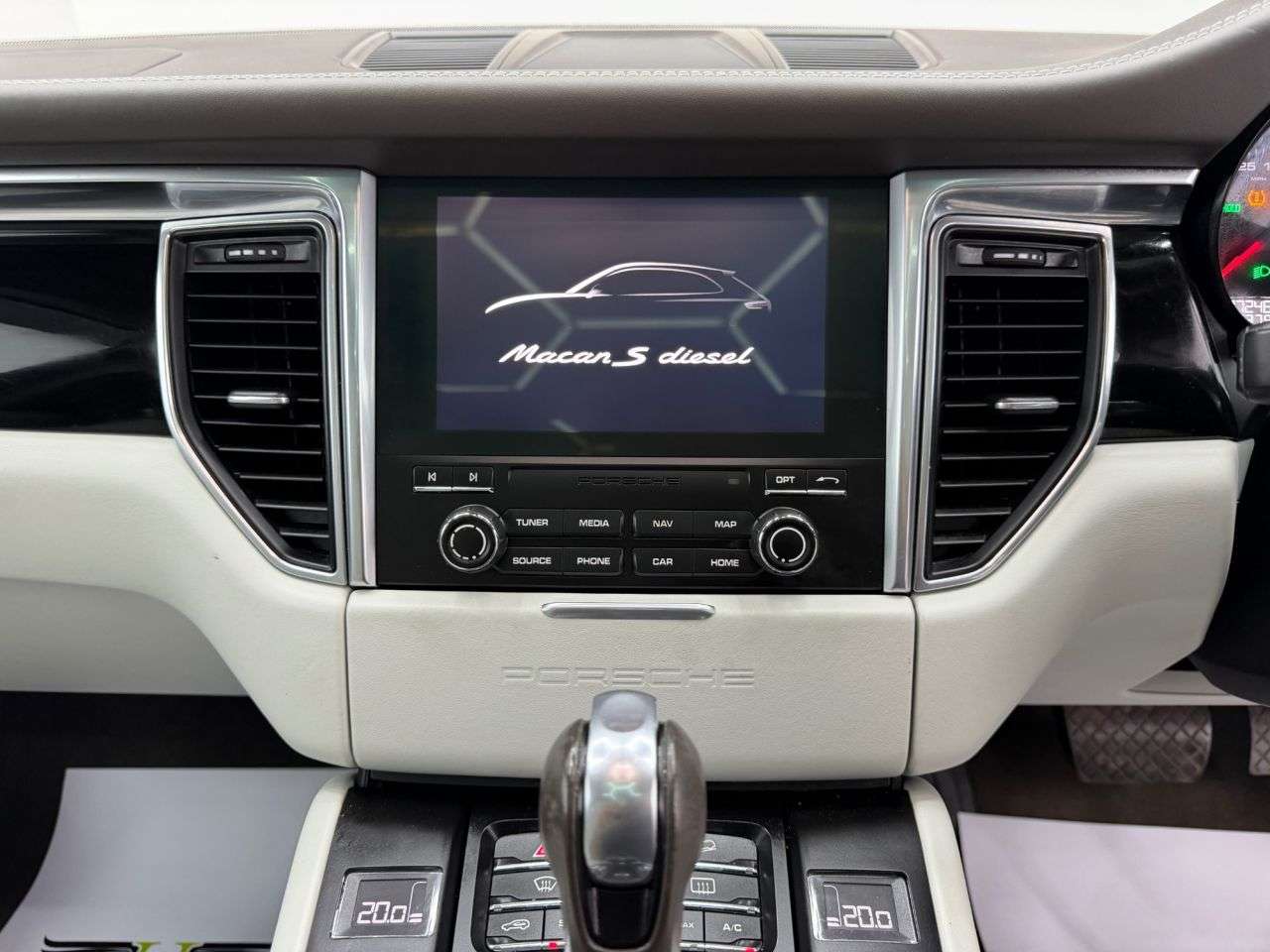 2017 PORSCHE MACAN 2017 PORSCHE MACAN