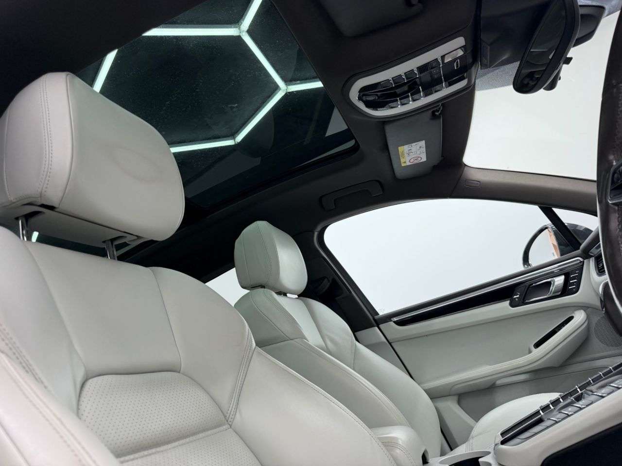 2017 PORSCHE MACAN 2017 PORSCHE MACAN