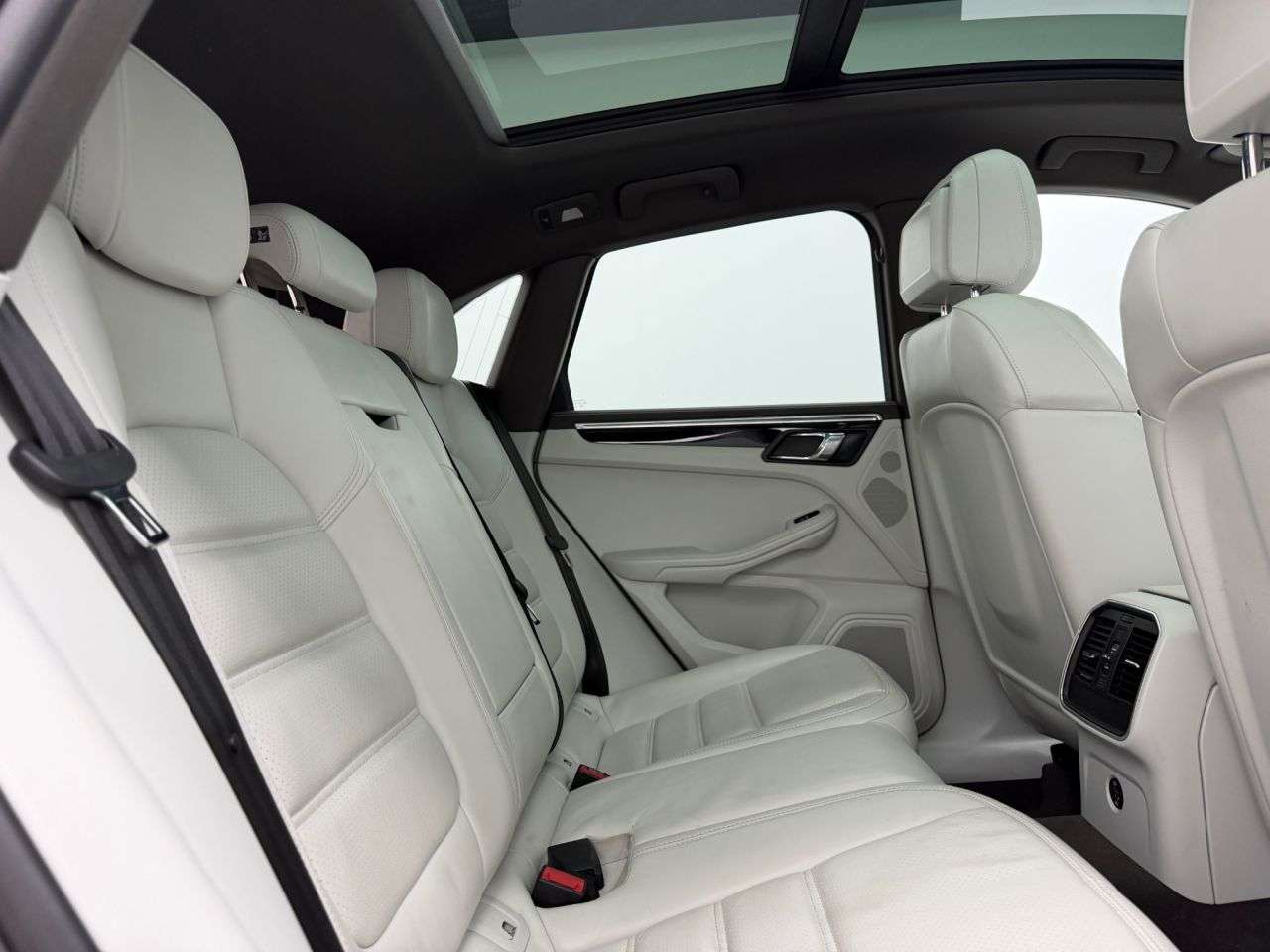 2017 PORSCHE MACAN 2017 PORSCHE MACAN