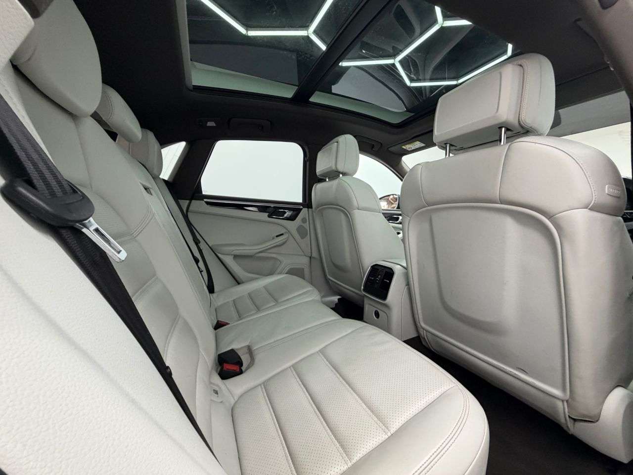 2017 PORSCHE MACAN 2017 PORSCHE MACAN