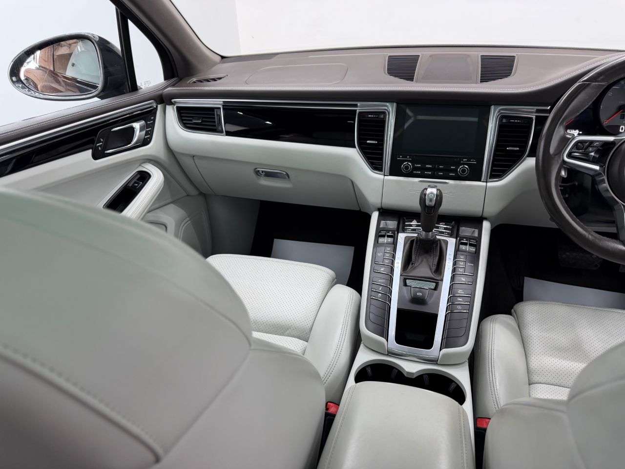 2017 PORSCHE MACAN 2017 PORSCHE MACAN