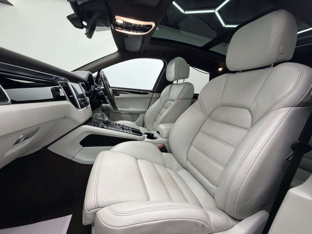 2017 PORSCHE MACAN 2017 PORSCHE MACAN