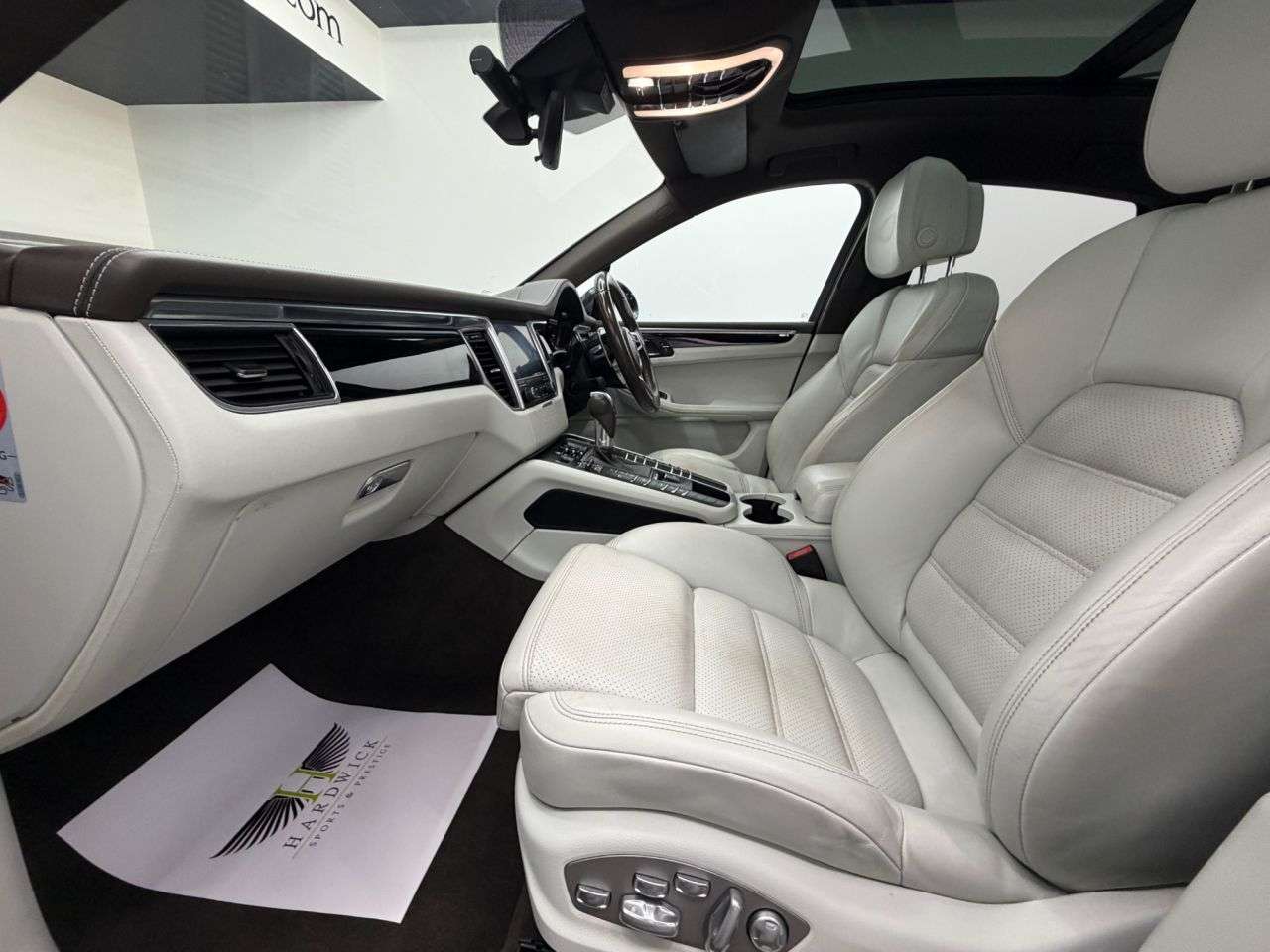 2017 PORSCHE MACAN 2017 PORSCHE MACAN