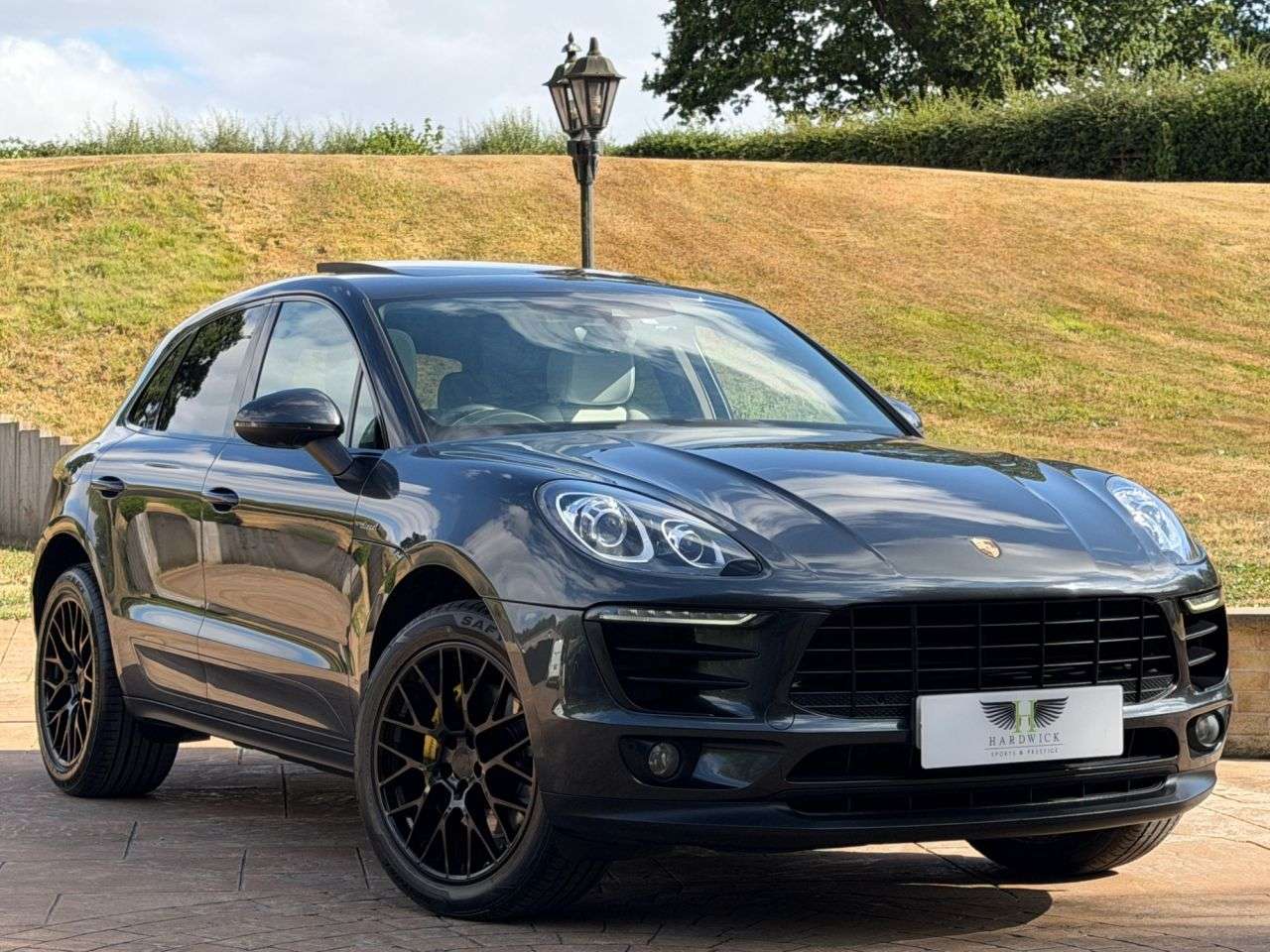A 2017 PORSCHE MACAN 3.0 TD V6 S SUV 5dr Diesel PDK 4WD Euro 6 (s/s) (258 ps) FULL SERVICE HISTO A 2017 PORSCHE MACAN 3.0 TD V6 S SUV 5dr Diesel PDK 4WD Euro 6 (s/s) (258 ps) FULL SERVICE HISTO