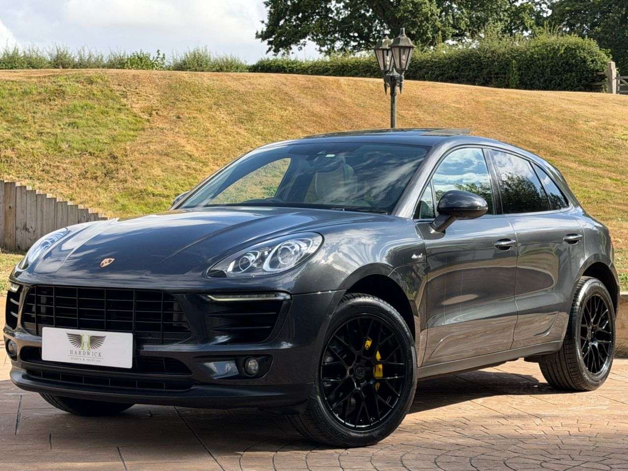 A 2017 PORSCHE MACAN 3.0 TD V6 S SUV 5dr Diesel PDK 4WD Euro 6 (s/s) (258 ps) FULL SERVICE HISTO A 2017 PORSCHE MACAN 3.0 TD V6 S SUV 5dr Diesel PDK 4WD Euro 6 (s/s) (258 ps) FULL SERVICE HISTO