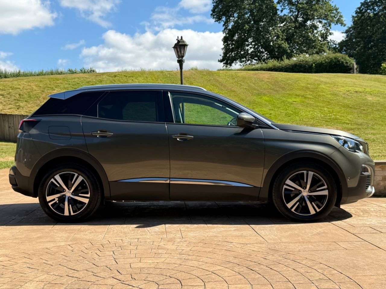 A 2019 PEUGEOT 3008 1.5 BlueHDi Allure SUV 5dr Diesel Manual Euro 6 (s/s) (130 ps) ULEZ - REVER A 2019 PEUGEOT 3008 1.5 BlueHDi Allure SUV 5dr Diesel Manual Euro 6 (s/s) (130 ps) ULEZ - REVER