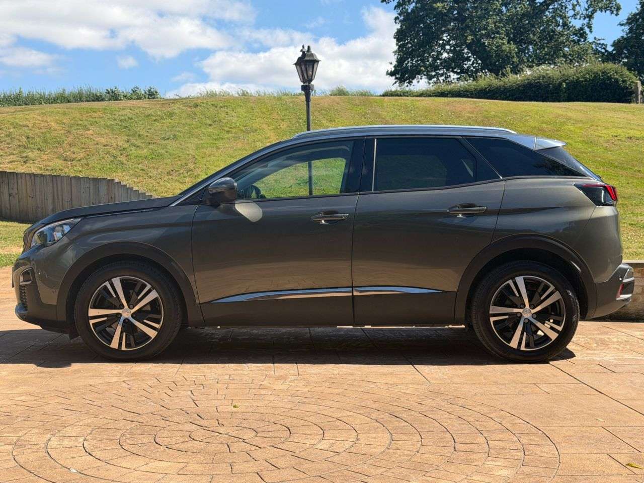A 2019 PEUGEOT 3008 1.5 BlueHDi Allure SUV 5dr Diesel Manual Euro 6 (s/s) (130 ps) ULEZ - REVER A 2019 PEUGEOT 3008 1.5 BlueHDi Allure SUV 5dr Diesel Manual Euro 6 (s/s) (130 ps) ULEZ - REVER