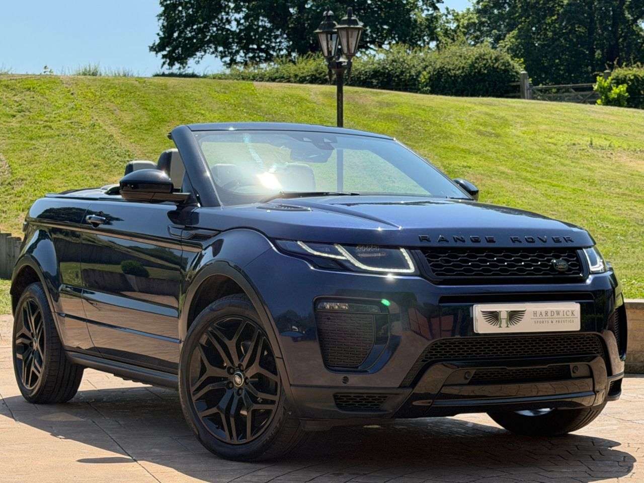 A 2017 LAND ROVER RANGE ROVER EVOQUE TD4 HSE DYNAMIC A 2017 LAND ROVER RANGE ROVER EVOQUE TD4 HSE DYNAMIC