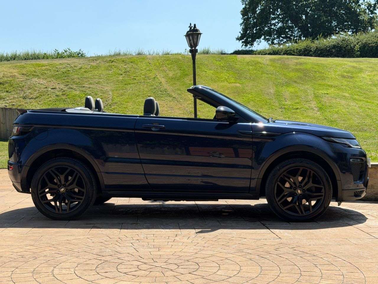 A 2017 LAND ROVER RANGE ROVER EVOQUE TD4 HSE DYNAMIC A 2017 LAND ROVER RANGE ROVER EVOQUE TD4 HSE DYNAMIC