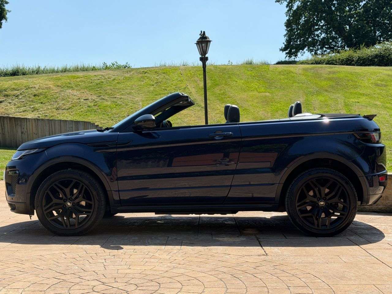 A 2017 LAND ROVER RANGE ROVER EVOQUE TD4 HSE DYNAMIC A 2017 LAND ROVER RANGE ROVER EVOQUE TD4 HSE DYNAMIC