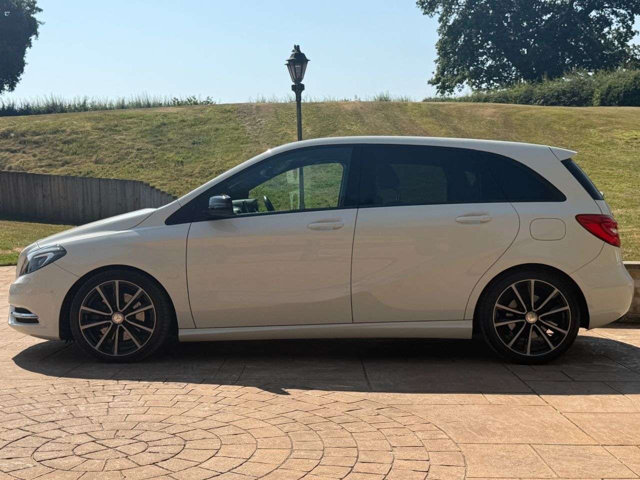 A 2014 MERCEDES-BENZ B CLASS 2.0 B220 Sport MPV 5dr Petrol 7G-DCT 4MATIC Euro 6 (s/s) (184 ps) FULL MERC A 2014 MERCEDES-BENZ B CLASS 2.0 B220 Sport MPV 5dr Petrol 7G-DCT 4MATIC Euro 6 (s/s) (184 ps) FULL MERC