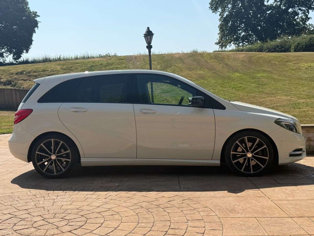 A 2014 MERCEDES-BENZ B CLASS 2.0 B220 Sport MPV 5dr Petrol 7G-DCT 4MATIC Euro 6 (s/s) (184 ps) FULL MERC A 2014 MERCEDES-BENZ B CLASS 2.0 B220 Sport MPV 5dr Petrol 7G-DCT 4MATIC Euro 6 (s/s) (184 ps) FULL MERC