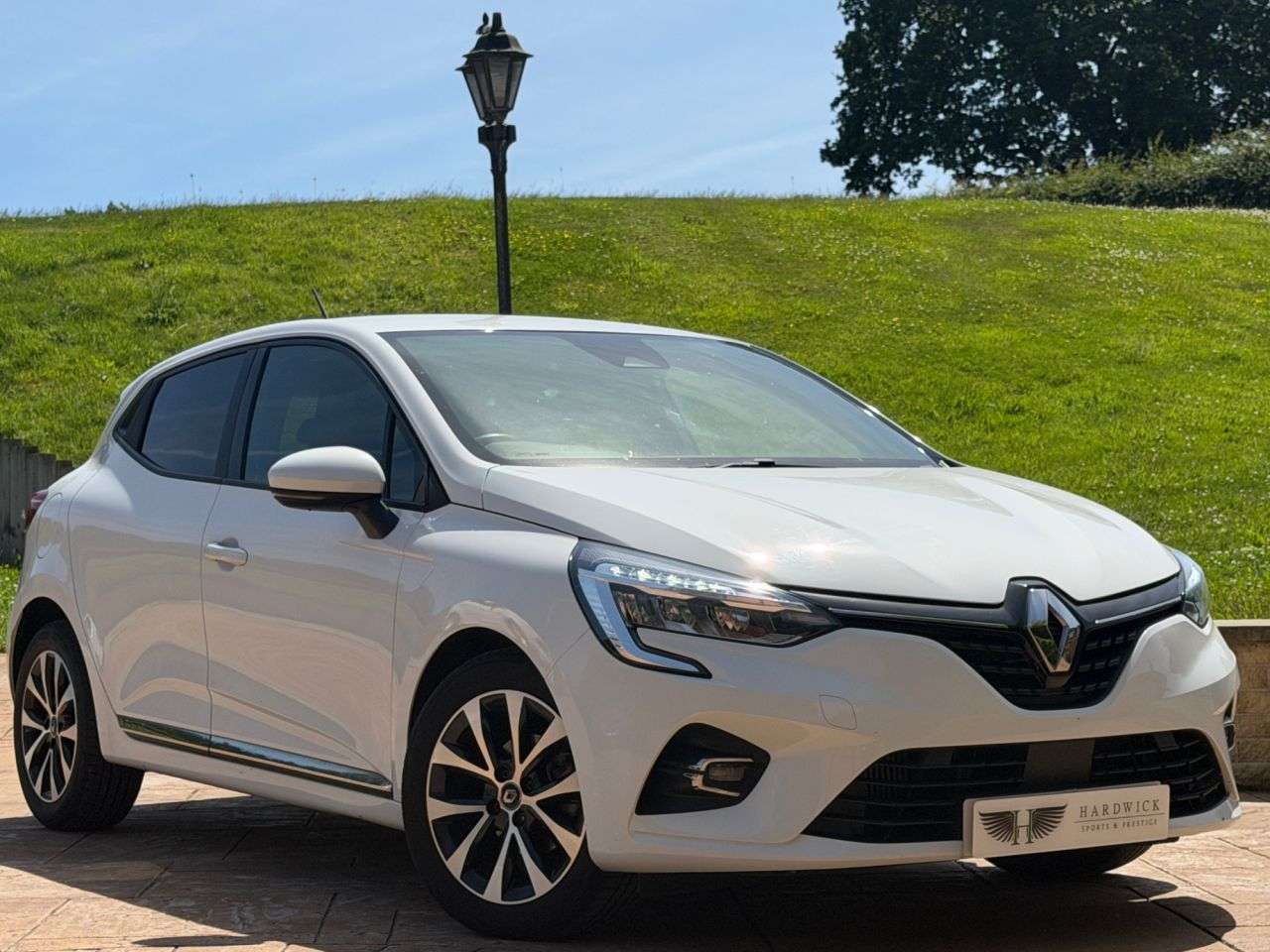 A 2020 RENAULT CLIO ICONIC TCE A 2020 RENAULT CLIO ICONIC TCE