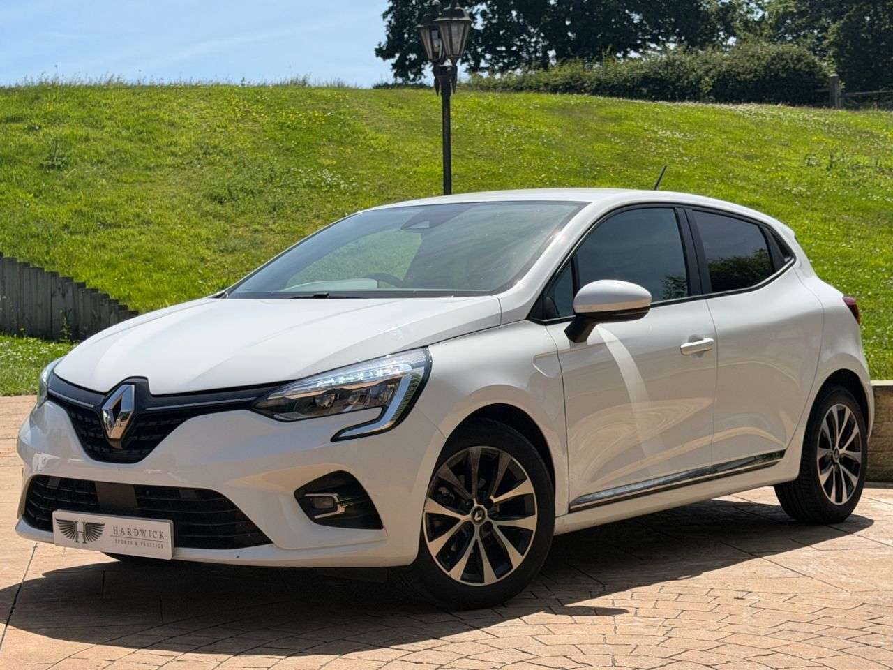A 2020 RENAULT CLIO ICONIC TCE A 2020 RENAULT CLIO ICONIC TCE