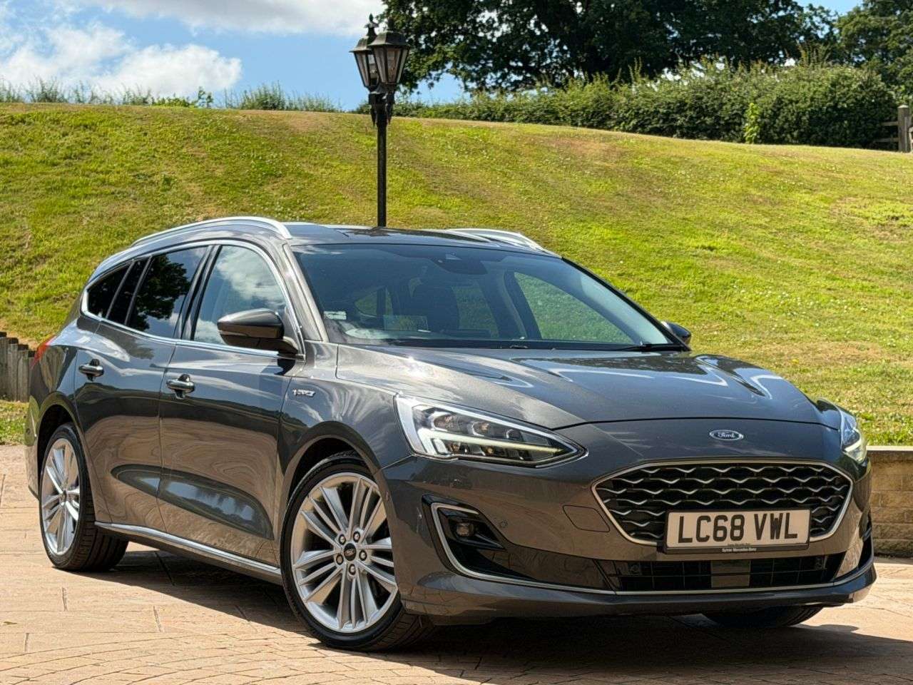 A 2019 FORD FOCUS 2.0 EcoBlue Vignale Estate 5dr Diesel Auto Euro 6 (s/s) (150 ps) A 2019 FORD FOCUS 2.0 EcoBlue Vignale Estate 5dr Diesel Auto Euro 6 (s/s) (150 ps)