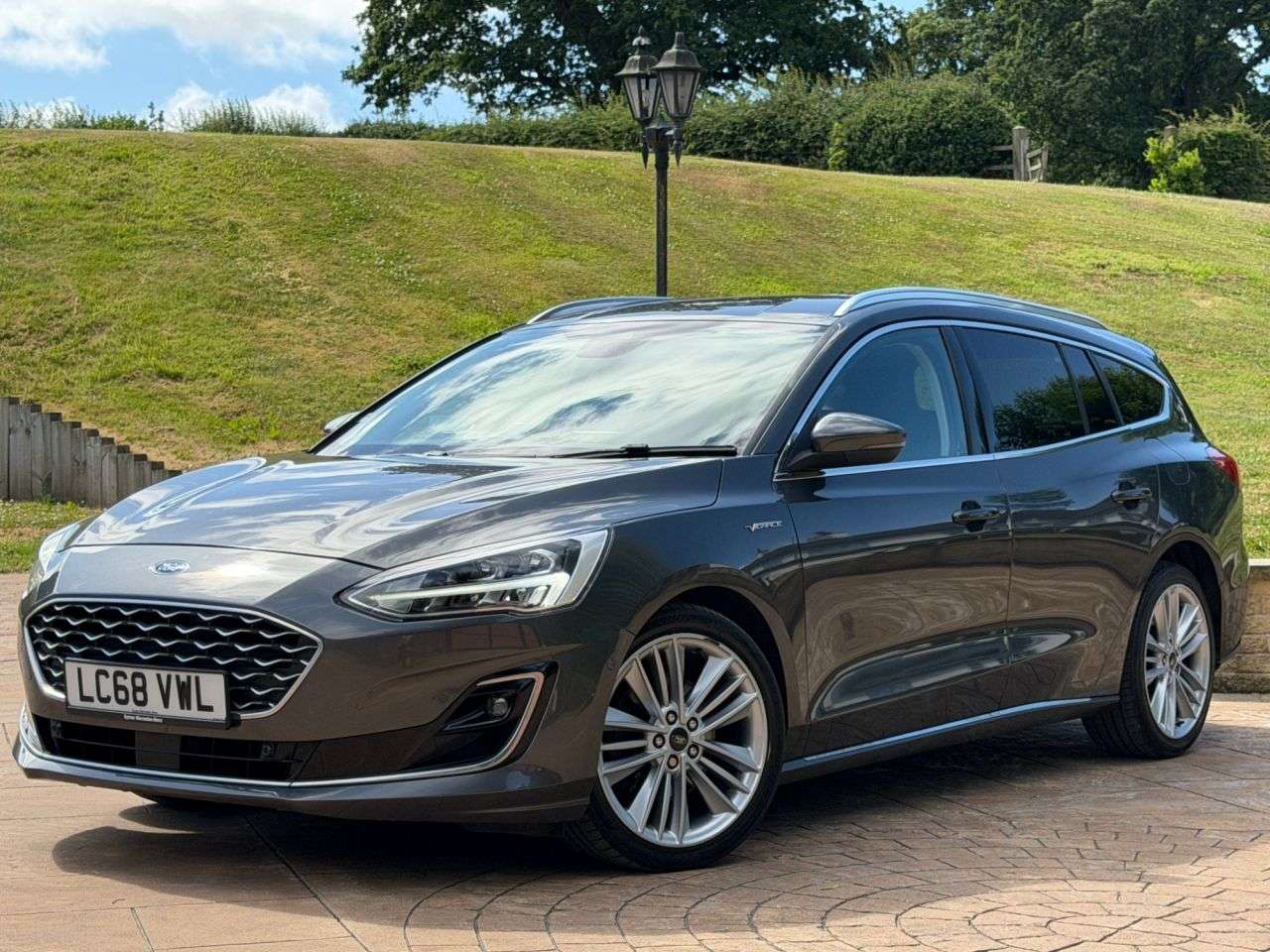 A 2019 FORD FOCUS 2.0 EcoBlue Vignale Estate 5dr Diesel Auto Euro 6 (s/s) (150 ps) A 2019 FORD FOCUS 2.0 EcoBlue Vignale Estate 5dr Diesel Auto Euro 6 (s/s) (150 ps)