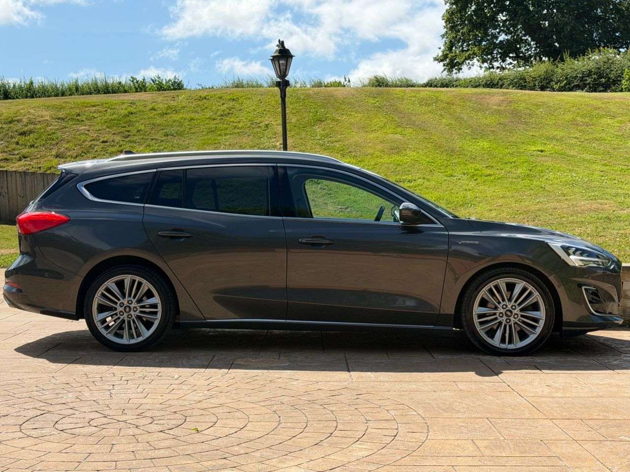 A 2019 FORD FOCUS 2.0 EcoBlue Vignale Estate 5dr Diesel Auto Euro 6 (s/s) (150 ps) A 2019 FORD FOCUS 2.0 EcoBlue Vignale Estate 5dr Diesel Auto Euro 6 (s/s) (150 ps)