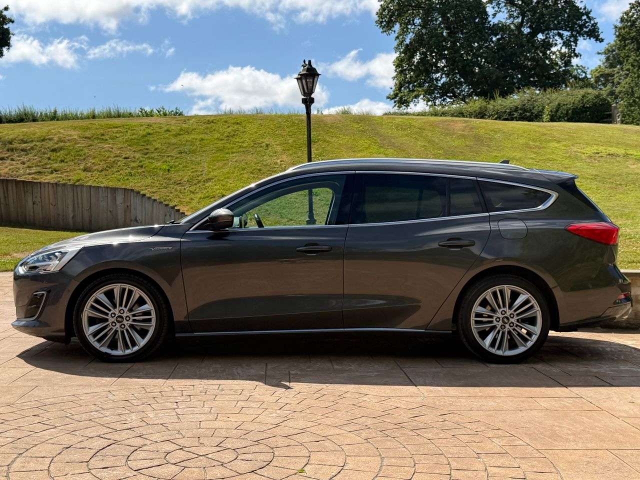 A 2019 FORD FOCUS 2.0 EcoBlue Vignale Estate 5dr Diesel Auto Euro 6 (s/s) (150 ps) A 2019 FORD FOCUS 2.0 EcoBlue Vignale Estate 5dr Diesel Auto Euro 6 (s/s) (150 ps)