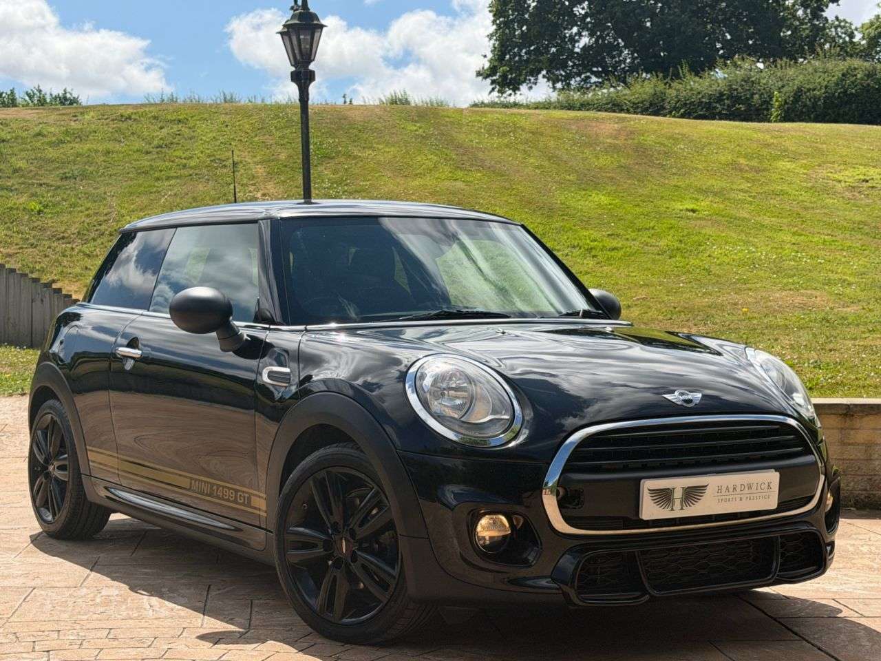 A 2018 MINI HATCH 1.5 One 1499 GT Hatchback 3dr Petrol Manual Euro 6 (s/s) (102 ps) SERVICE H A 2018 MINI HATCH 1.5 One 1499 GT Hatchback 3dr Petrol Manual Euro 6 (s/s) (102 ps) SERVICE H