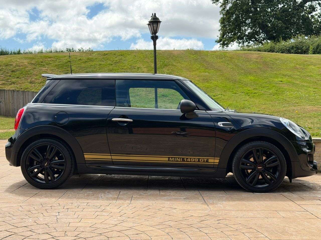 A 2018 MINI HATCH 1.5 One 1499 GT Hatchback 3dr Petrol Manual Euro 6 (s/s) (102 ps) SERVICE H A 2018 MINI HATCH 1.5 One 1499 GT Hatchback 3dr Petrol Manual Euro 6 (s/s) (102 ps) SERVICE H