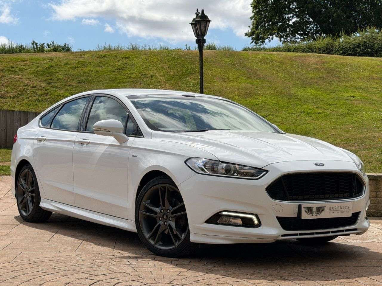 A 2017 FORD MONDEO 2.0 TDCi ST-Line Hatchback 5dr Diesel Manual Euro 6 (s/s) (150 ps) 19 INCH A 2017 FORD MONDEO 2.0 TDCi ST-Line Hatchback 5dr Diesel Manual Euro 6 (s/s) (150 ps) 19 INCH