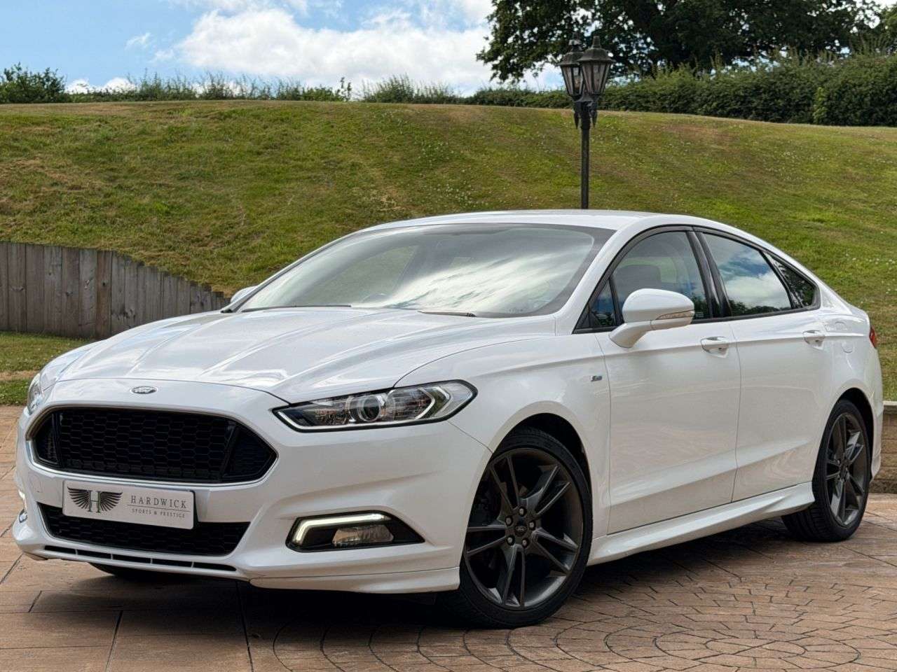 A 2017 FORD MONDEO 2.0 TDCi ST-Line Hatchback 5dr Diesel Manual Euro 6 (s/s) (150 ps) 19 INCH A 2017 FORD MONDEO 2.0 TDCi ST-Line Hatchback 5dr Diesel Manual Euro 6 (s/s) (150 ps) 19 INCH